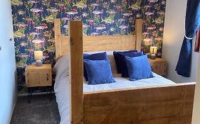 Stunning Quirky Home In Amble